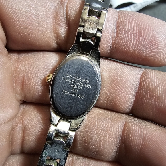 Armitron Now Ladies Quartz Watch Oval Shaped Silver Gold Tone Working 75/3313TT - Picture 9 of 10